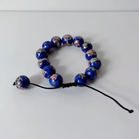 Blue Beaded Bracelet with Floral Design - Picture 4 of 5